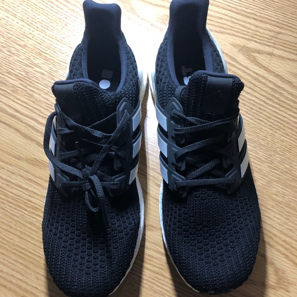 BLACK ADIDAS ULTRABOOST SNEAKERS
